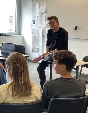 Wahlscouts: Schüler*innen des TMG interviewen Bürgermeisterkandidat Uli Schwieder