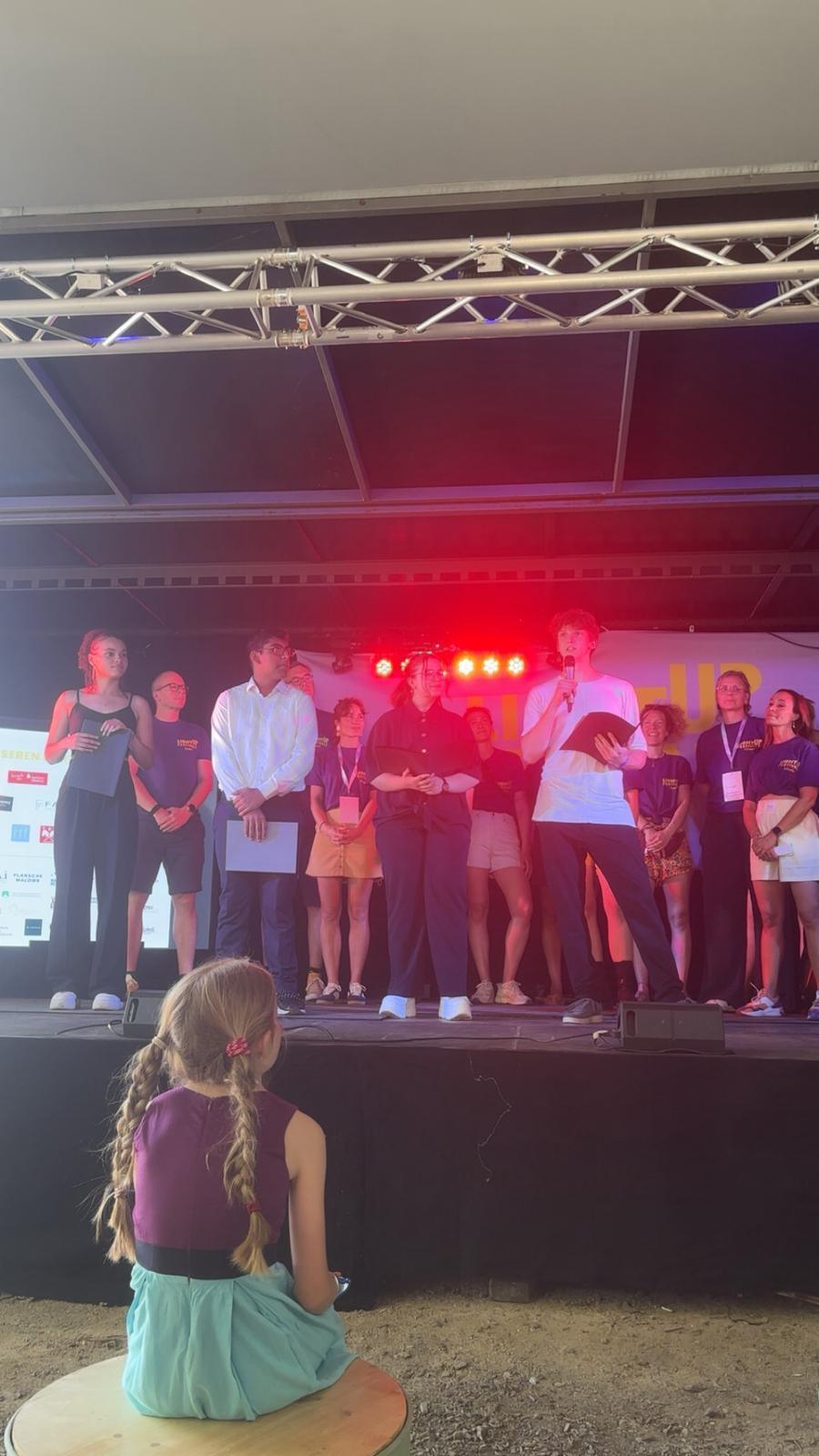 Schülervertretung der Gesamtschule beim „Light Up Festival“ in Köln