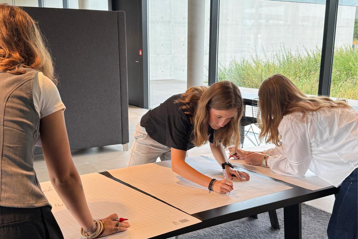 Ausbildungsstart bei Simplicity: Sieben neue Talente am Oelder Modecampus Ausbildungsstart bei Simplicity: Sieben neue Talente am Oelder Modecampus