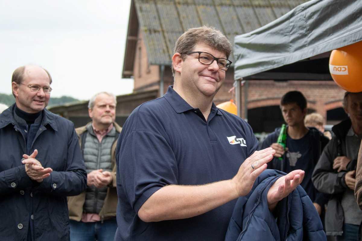 Frühschoppen bei bestem Wetter – CDU Lette lädt ein zum Austausch auf dem Hof Mersmann