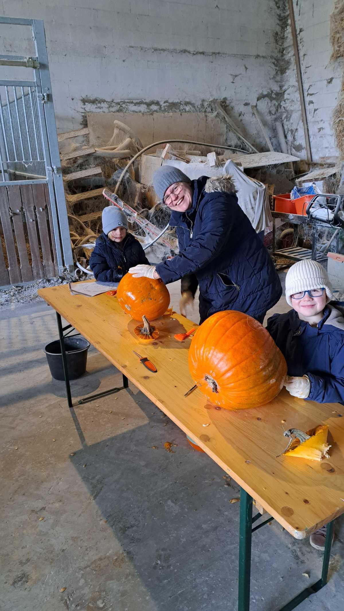 Stromberger Landfrauen - Kürbis schnitzen Stromberger Landfrauen - Kürbis schnitzen