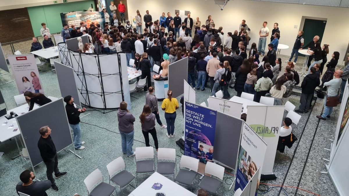 Gesamtschüler kommen mit 25 Unternehmen bei KarriereChat ins Gespräch