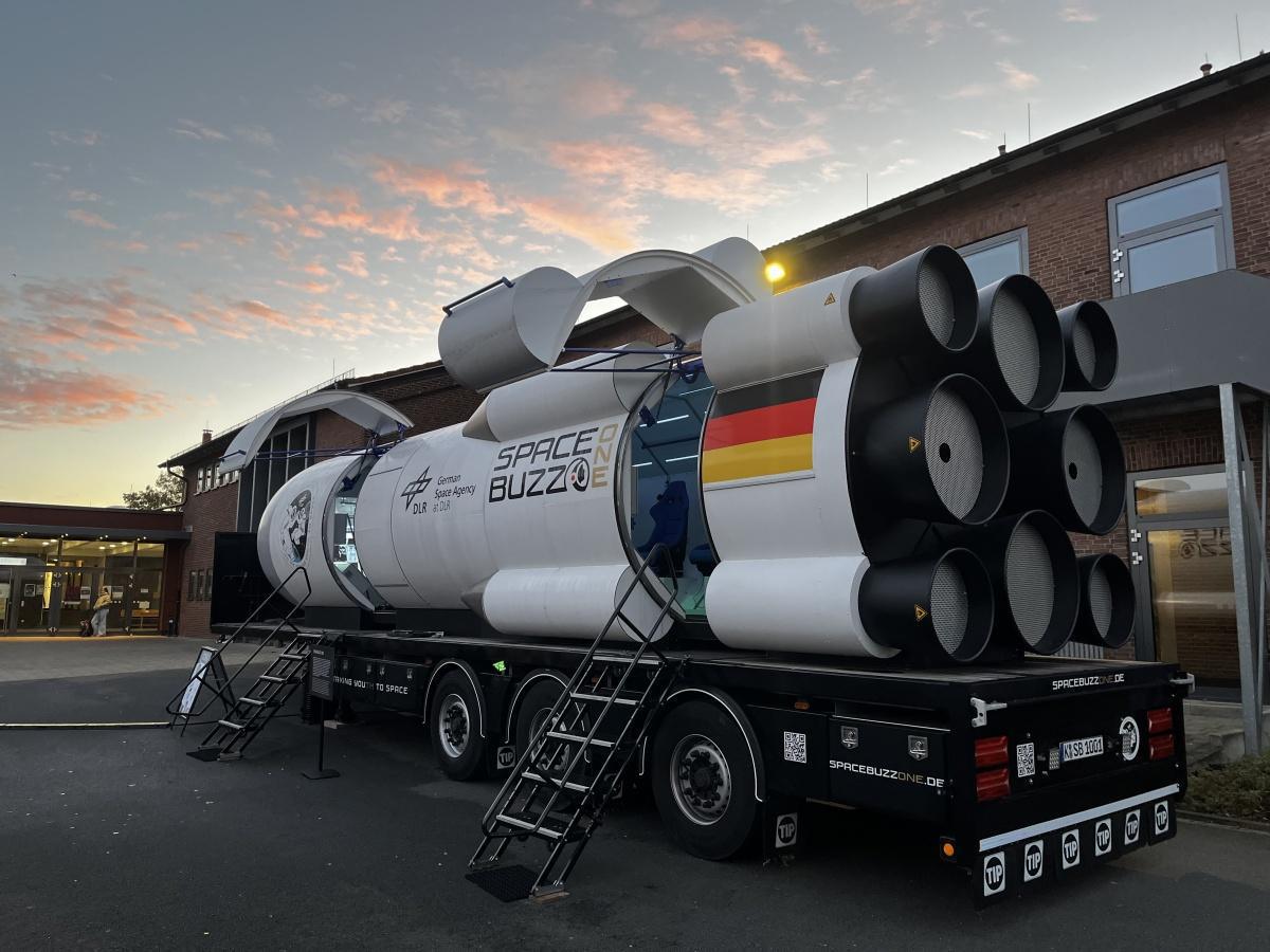 Der SpaceBuzz zu Besuch an der Gesamtschule Oelde Der SpaceBuzz zu Besuch an der Gesamtschule Oelde