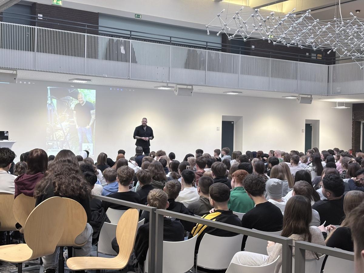 Vortrag an der Gesamtschule zum Thema "Hass, Gewalt und Verantwortung" 