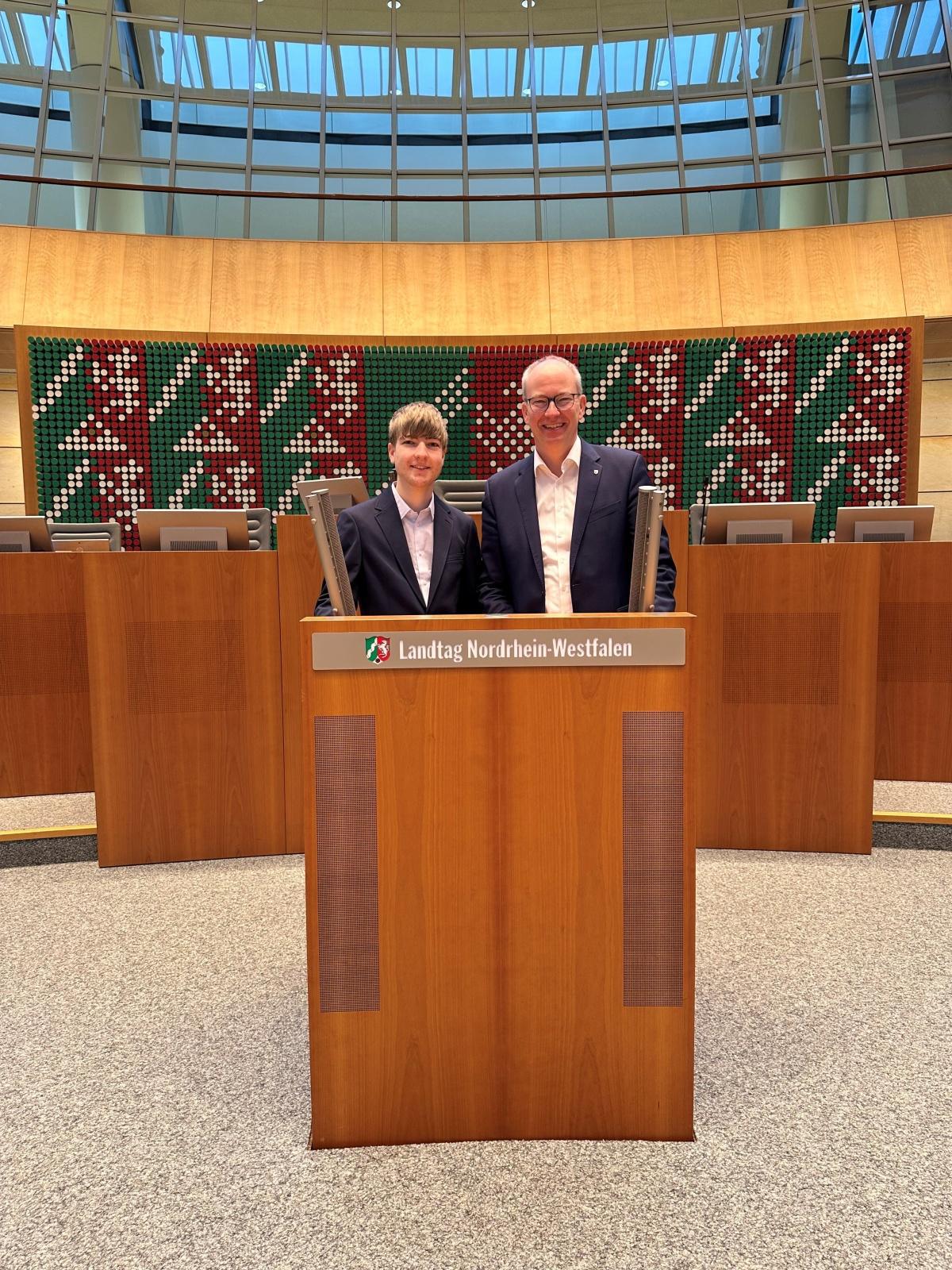 Einblicke in politische Arbeit: Lewis Wiemer aus Oelde absolviert Schülerpraktikum bei Daniel Hagemeier MdL