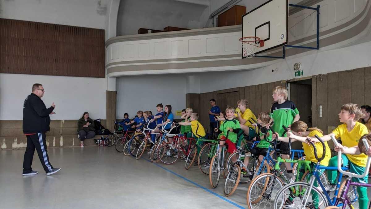 Radball-Anfängertageslehrgang in Oelde Radball-Anfängertageslehrgang in Oelde