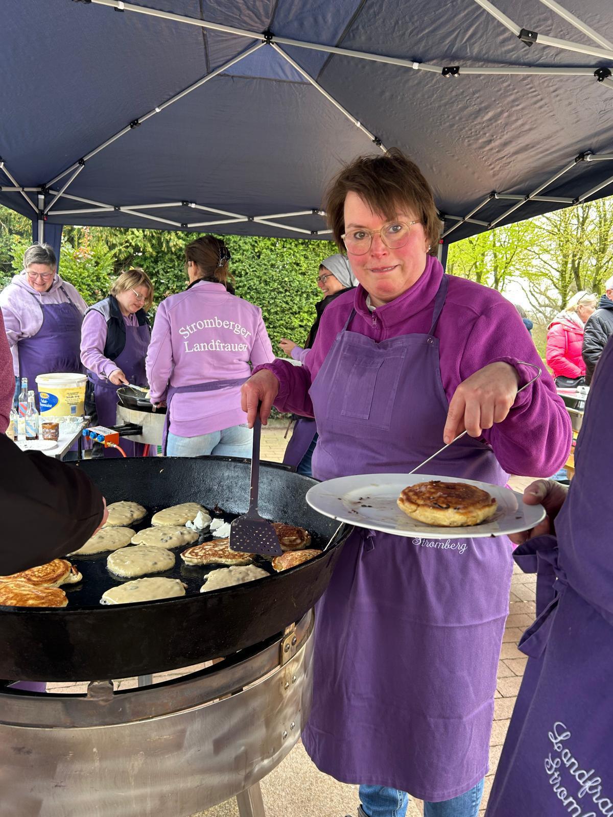 Stromberger Landfrauen - Traditionelles Struwen backen
