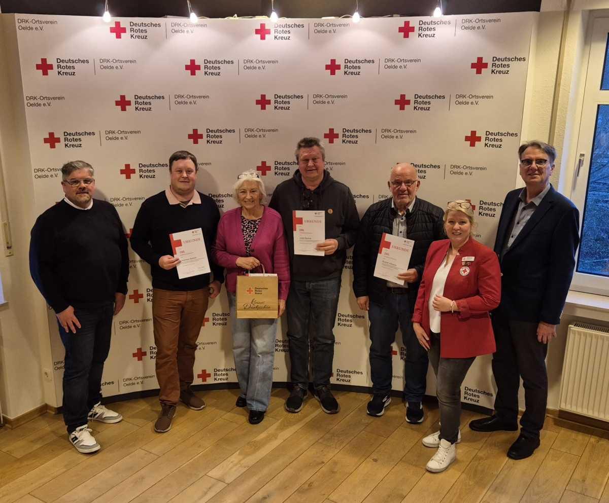 DRK Oelde ehrt 79 Blutspenderinnen und Blutspender 