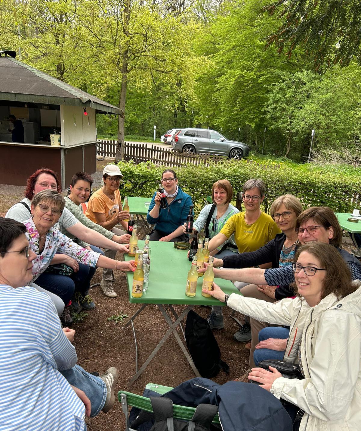Stromberger Landfrauen - Frühlingswanderung