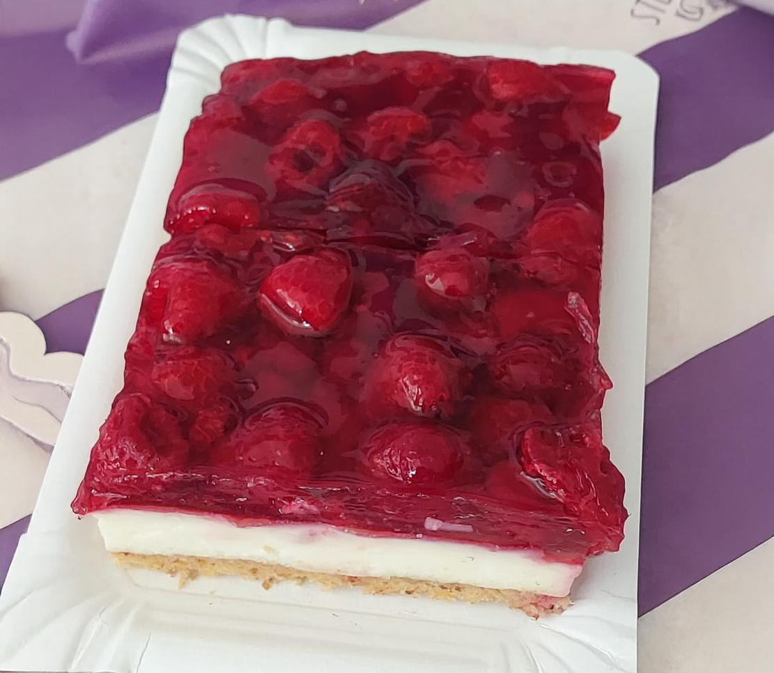Himbeer-Traum: Der Kuchen des Monats bei der Konditorei Stutenbäumer Himbeer-Traum: Der Kuchen des Monats bei der Konditorei Stutenbäumer