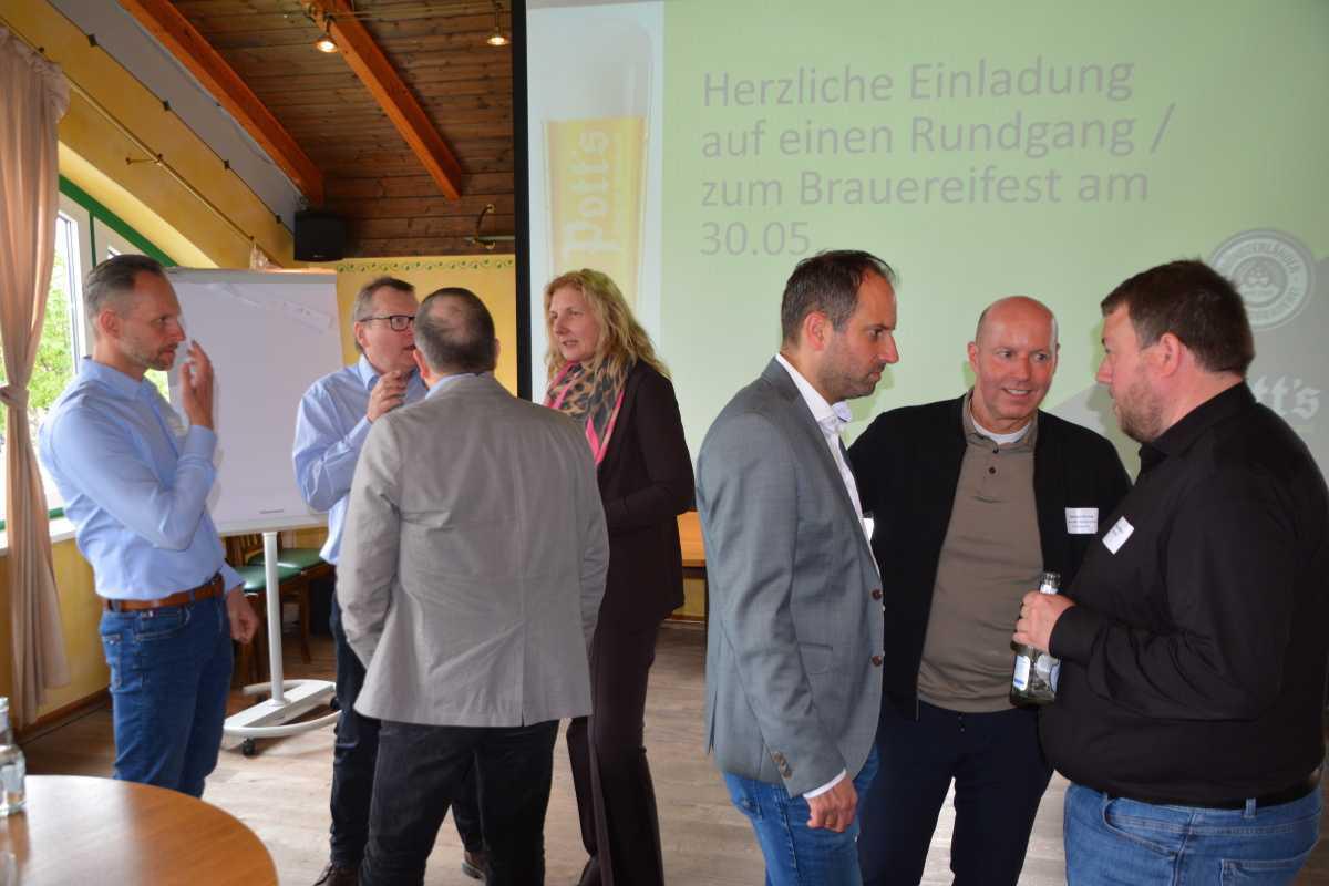 Unternehmen im Dialog bei Pott’s Brauerei: Austausch über Herausforderungen, Innovationen und Zusammenarbeit Unternehmen im Dialog bei Pott’s Brauerei: Austausch über Herausforderungen, Innovationen und Zusammenarbeit