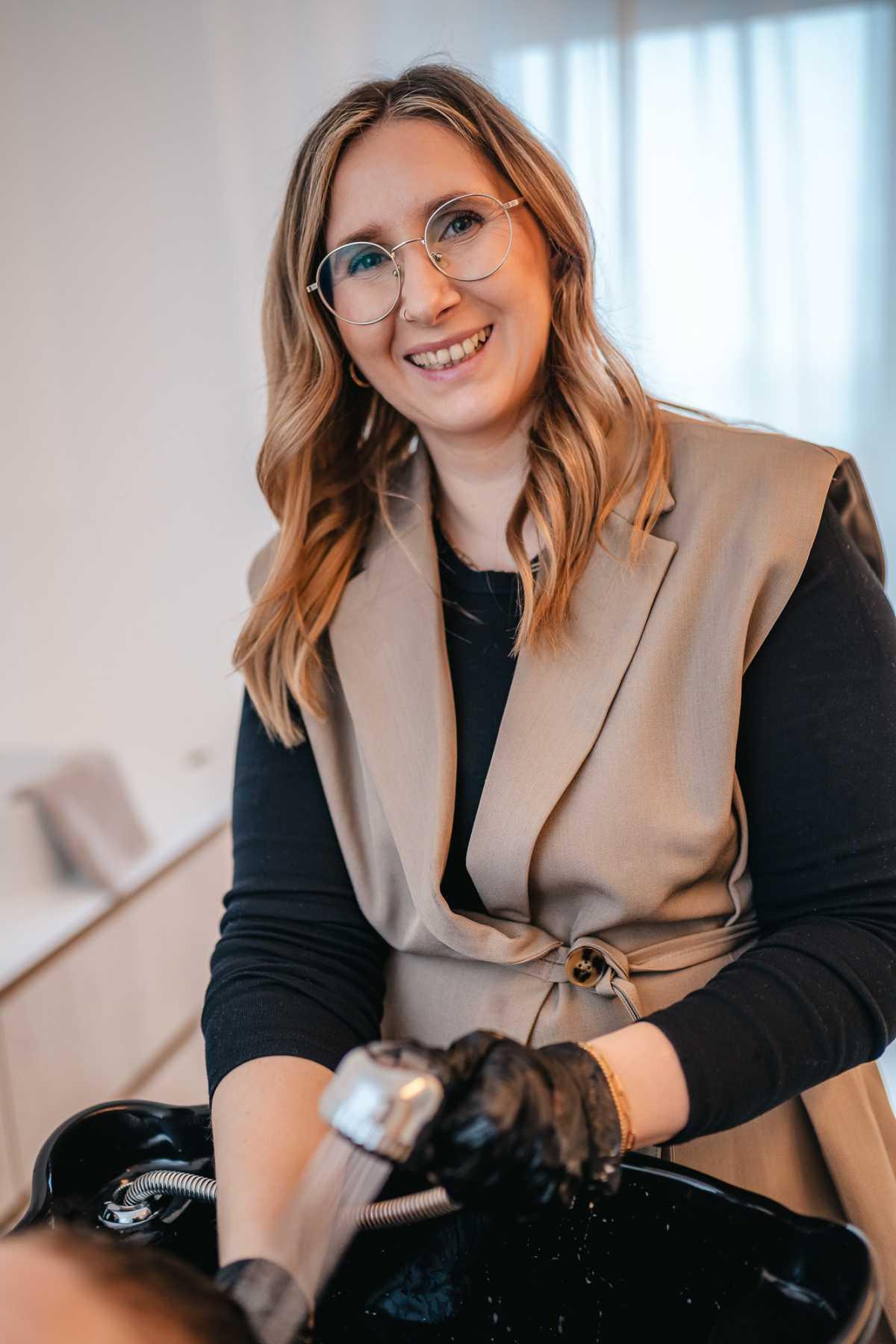 Neues bei Friseurmeisterin Ina Thiemann: Verstärkung für das Team Neues bei Friseurmeisterin Ina Thiemann: Verstärkung für das Team