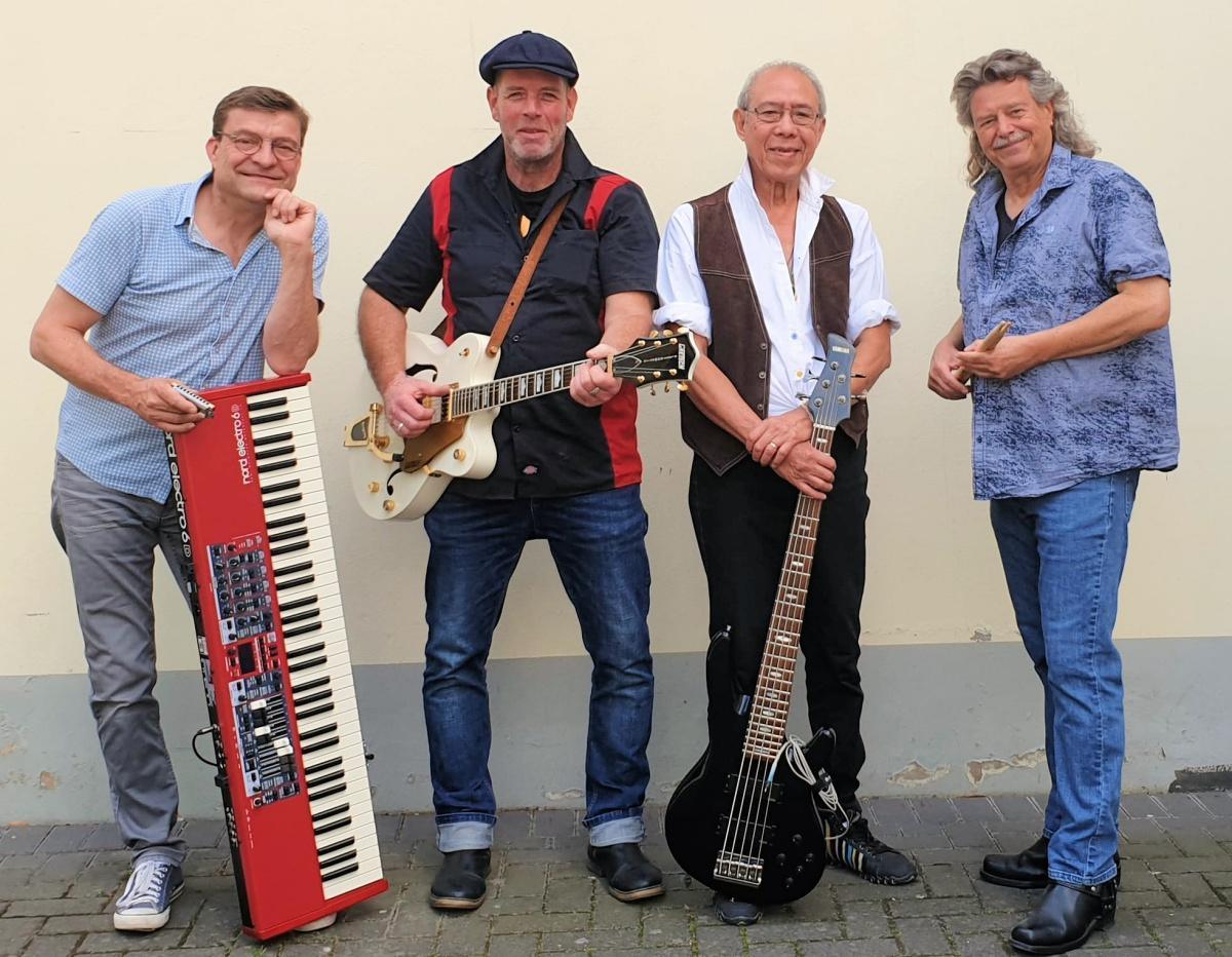 Summer- Jam-Rock mit den Sticks & Stones`92 - Special Guest: “Jen Majura“ 