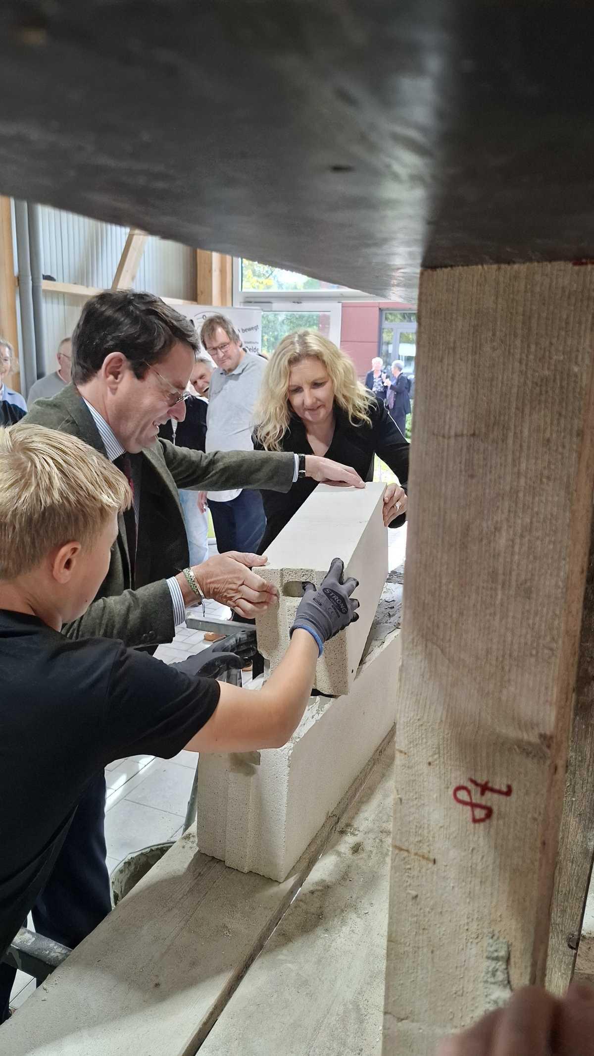 Zukunft wird hier selbst gebaut: Neue Halle für „Wir bauen ein Haus“ in Oelde eröffnet