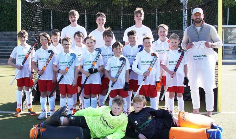 MU12-Hockeymannschaft des TV Jahn Oelde: Neue Trikots zum Start der Feldsaison