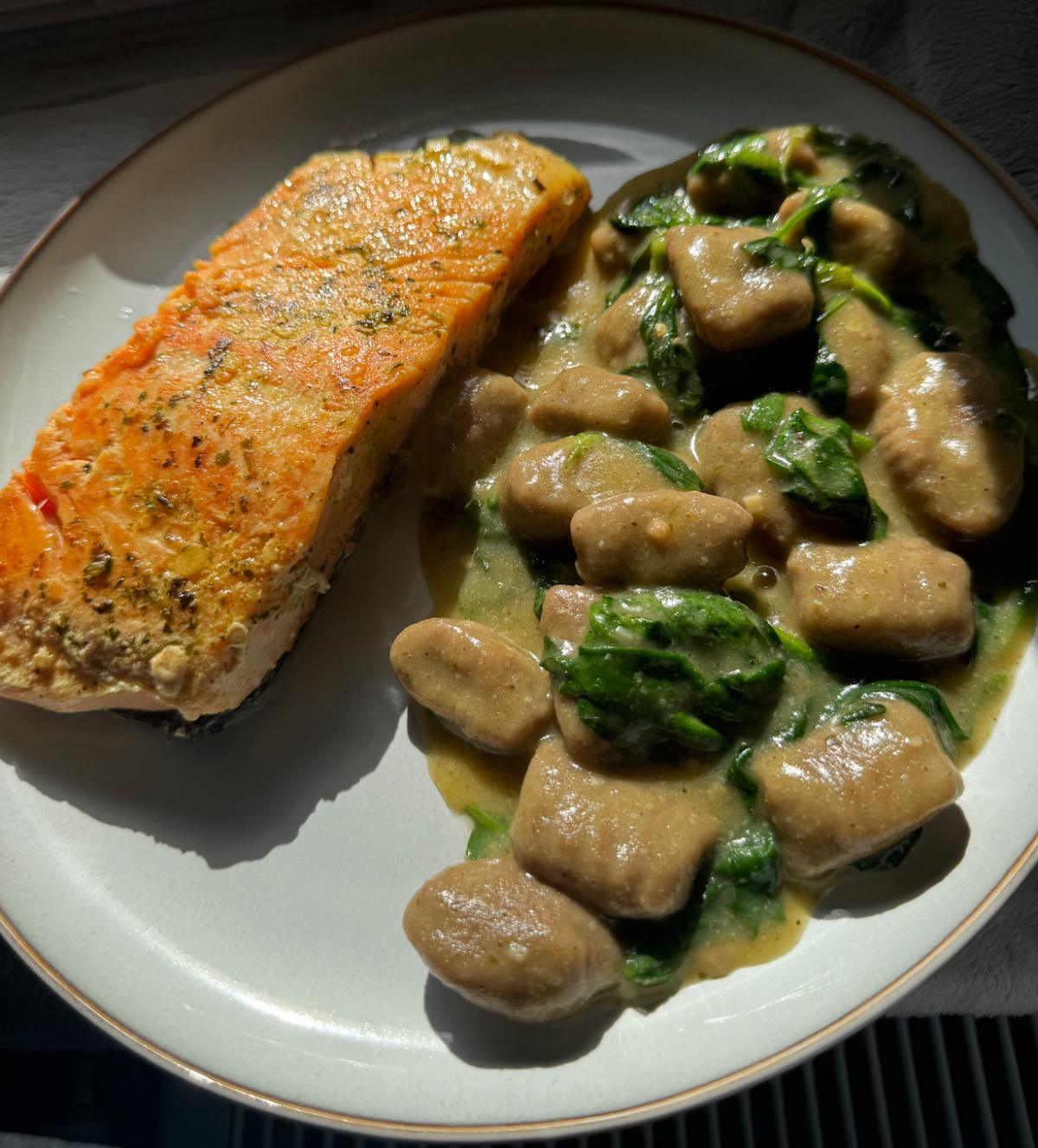 Grill lazac tejszínes édesburgonya gnoccival