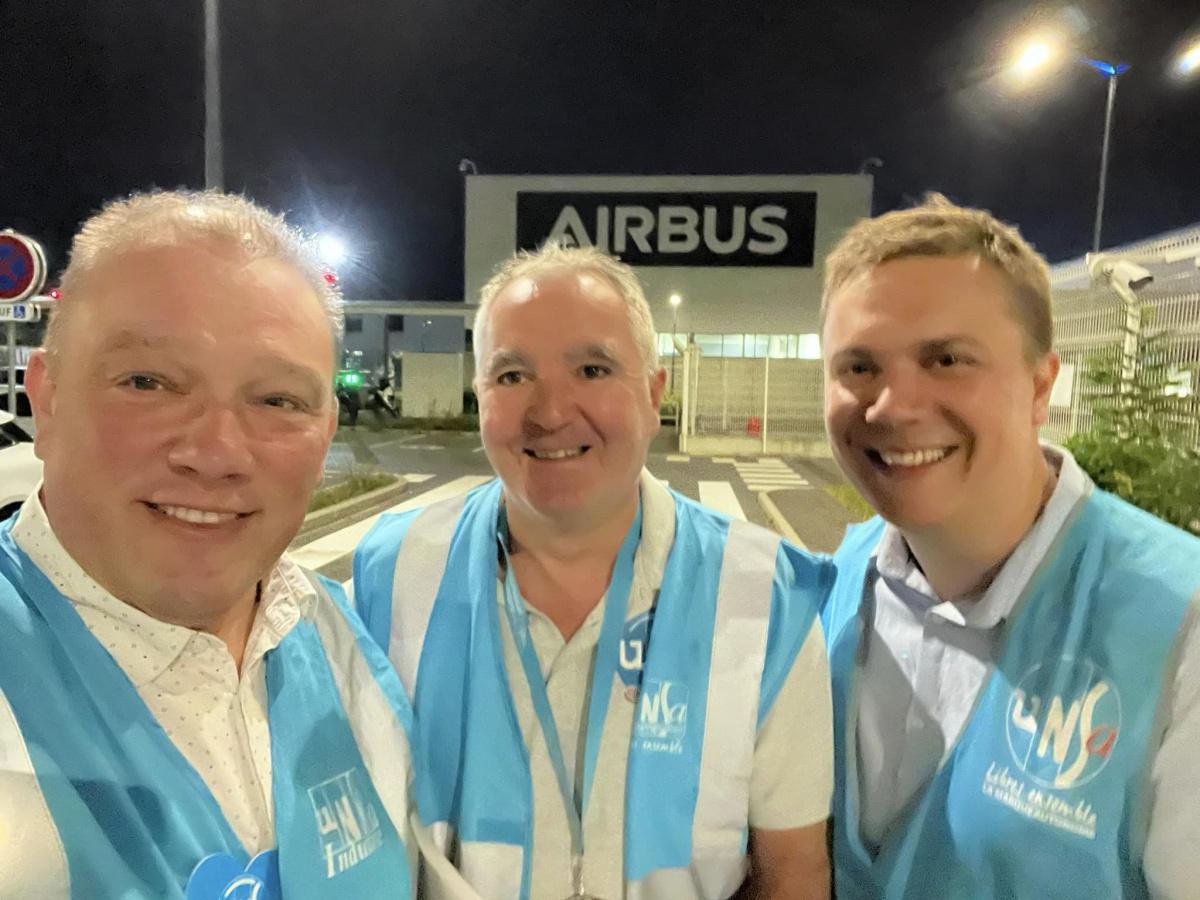 Ce matin avec Philippe CANOBIO de chez Airbus Hélicoptère on tract chez Airbus PLB. Paris! 