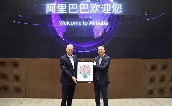 Standard Chartered et le Groupe Alibaba signent un partenariat stratégique en matière de technologie et de croissance