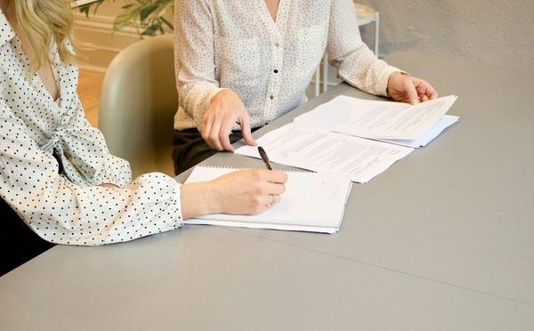 Déployer une IA : quinze clauses que le professionnel de l’information d’une entreprise doit exiger de ses fournisseurs