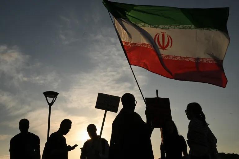 الاختراق الكبير: تحديات أمنية تهز أجهزة الاستخبارات الإيرانية الاختراق الكبير: تحديات أمنية تهز أجهزة الاستخبارات الإيرانية