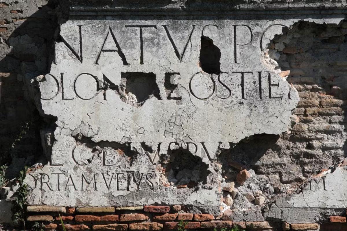 "إينياس": أداة استخباراتية تُمكّن الباحثين من قراءة النقوش اللاتينية التالفة "إينياس": أداة استخباراتية تُمكّن الباحثين من قراءة النقوش اللاتينية التالفة