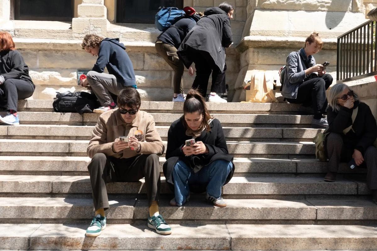 59% من الشباب يرون الذكاء الاصطناعي يهدد فرصهم