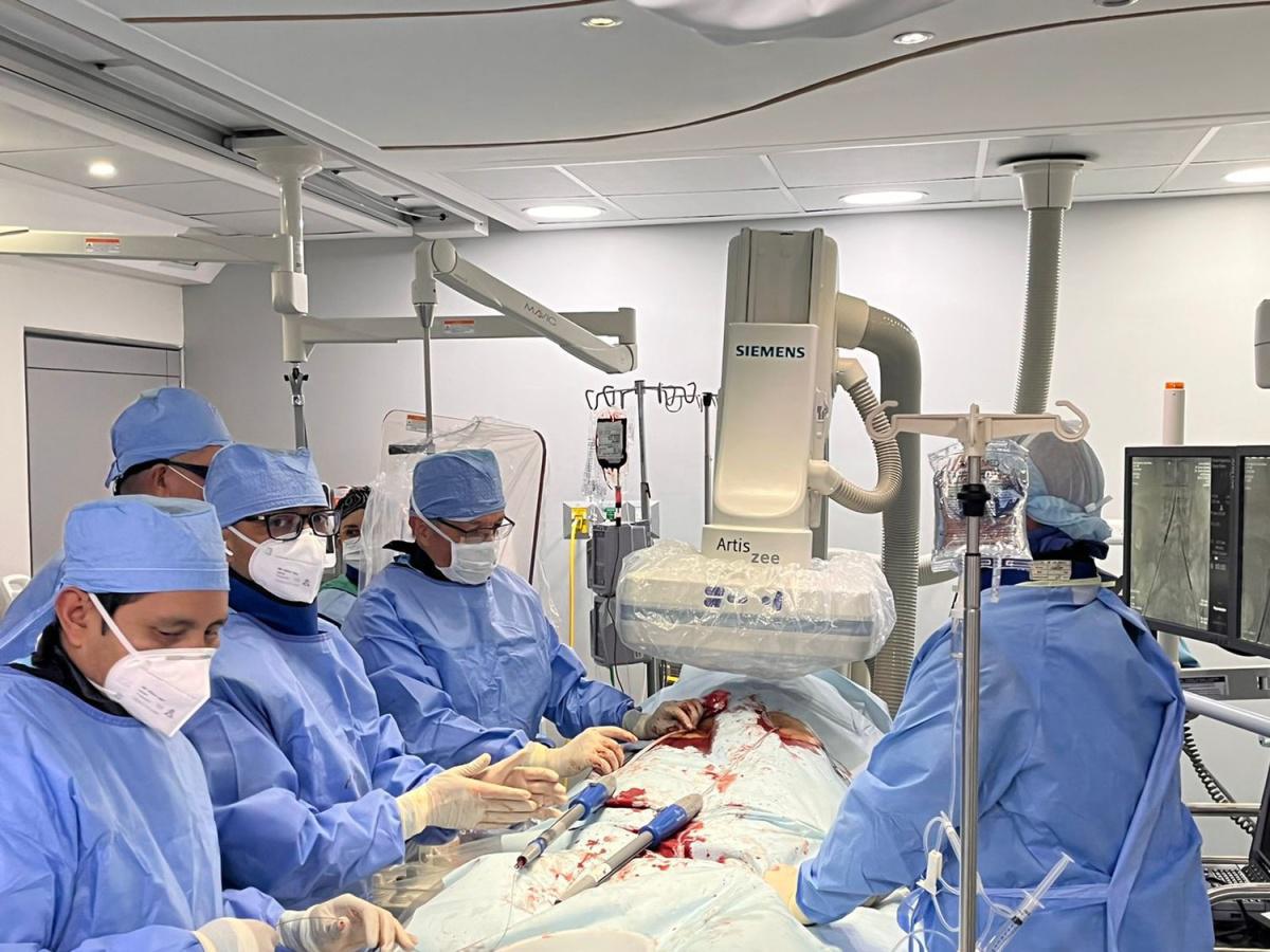 Primer caso en Guatemala de Reparación Endovascular por Aneurisma Abdominal roto con hematoma retroperitoneal, realizado exitosamente en Hospital Centro Médico Primer caso en Guatemala de Reparación Endovascular por Aneurisma Abdominal roto con hematoma retroperitoneal, realizado exitosamente en Hospital Centro Médico