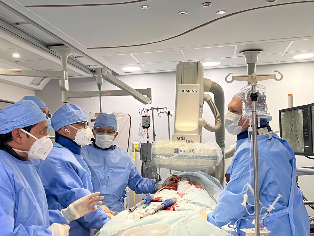 Primer caso en Guatemala de Reparación Endovascular por Aneurisma Abdominal roto con hematoma retroperitoneal, realizado exitosamente en Hospital Centro Médico Primer caso en Guatemala de Reparación Endovascular por Aneurisma Abdominal roto con hematoma retroperitoneal, realizado exitosamente en Hospital Centro Médico