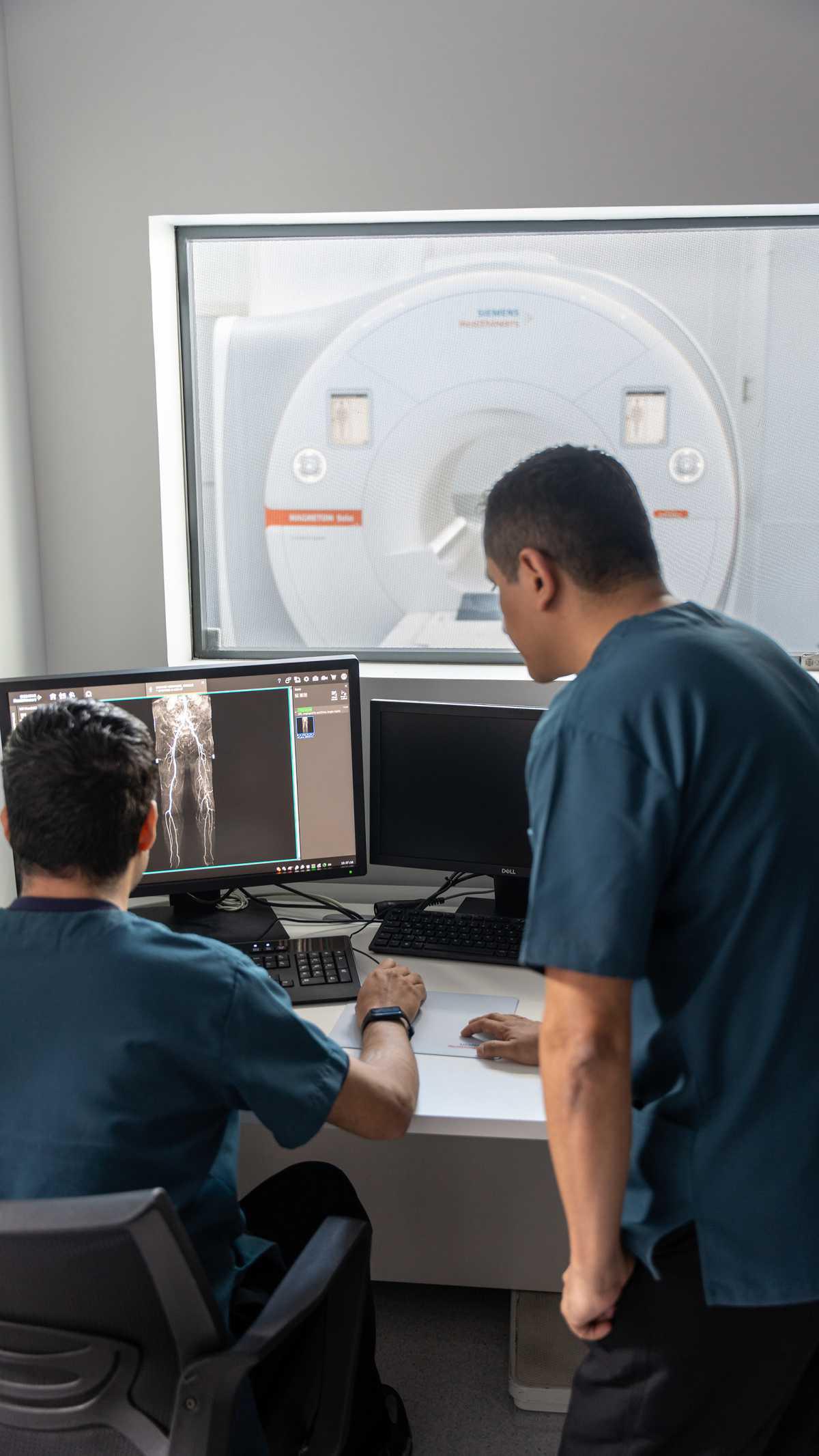 CENTRO MÉDICO cuenta con Resonancia Magnética MAGNETOM SOLA, en su Departamento de Radiología  CENTRO MÉDICO cuenta con Resonancia Magnética MAGNETOM SOLA, en su Departamento de Radiología