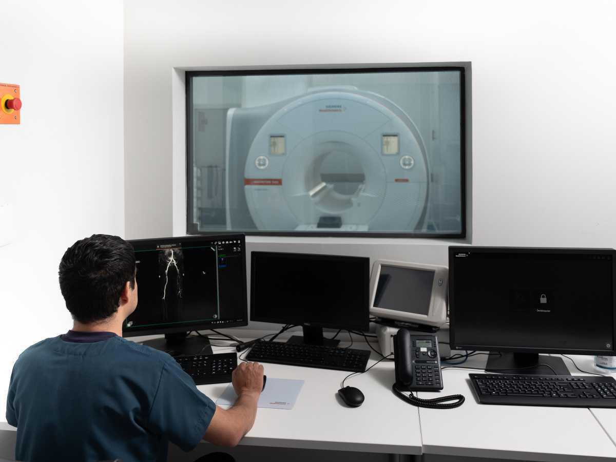CENTRO MÉDICO cuenta con Resonancia Magnética MAGNETOM SOLA, en su Departamento de Radiología  CENTRO MÉDICO cuenta con Resonancia Magnética MAGNETOM SOLA, en su Departamento de Radiología