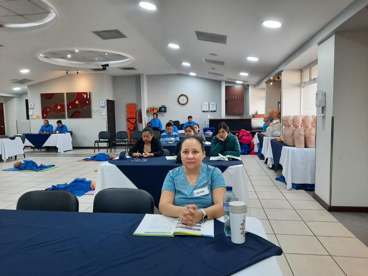 Capacitación Exitosa para Auxiliares de Enfermería y Médicos Residentes en Hospital Centro Médico Capacitación Exitosa para Auxiliares de Enfermería y Médicos Residentes en Hospital Centro Médico