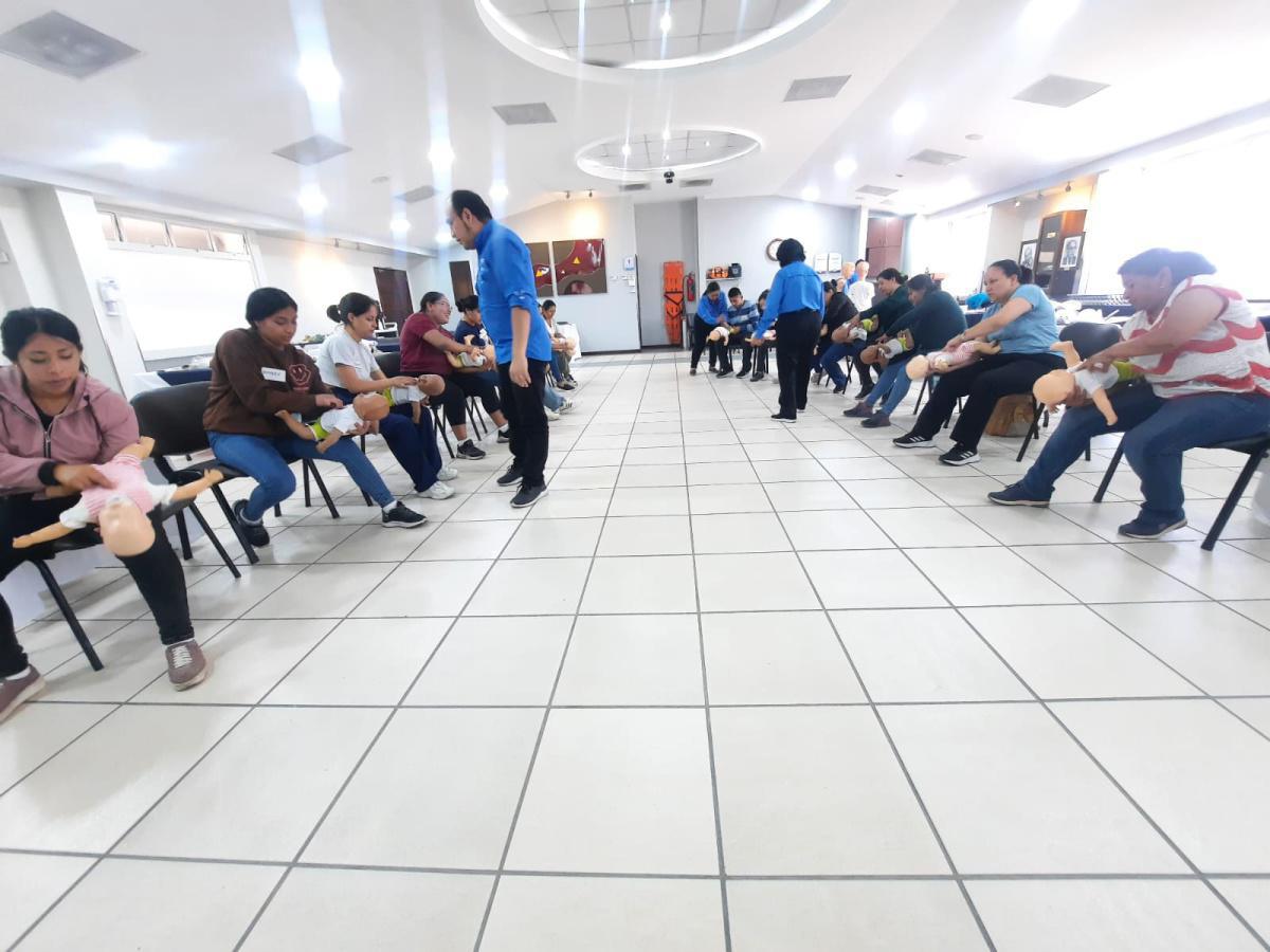 Capacitación Exitosa para Auxiliares de Enfermería y Médicos Residentes en Hospital Centro Médico Capacitación Exitosa para Auxiliares de Enfermería y Médicos Residentes en Hospital Centro Médico