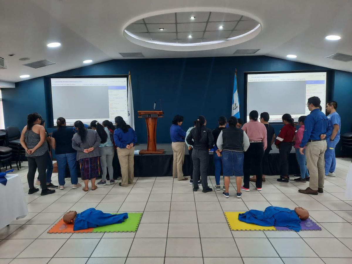 Capacitación Exitosa para Auxiliares de Enfermería y Médicos Residentes en Hospital Centro Médico Capacitación Exitosa para Auxiliares de Enfermería y Médicos Residentes en Hospital Centro Médico