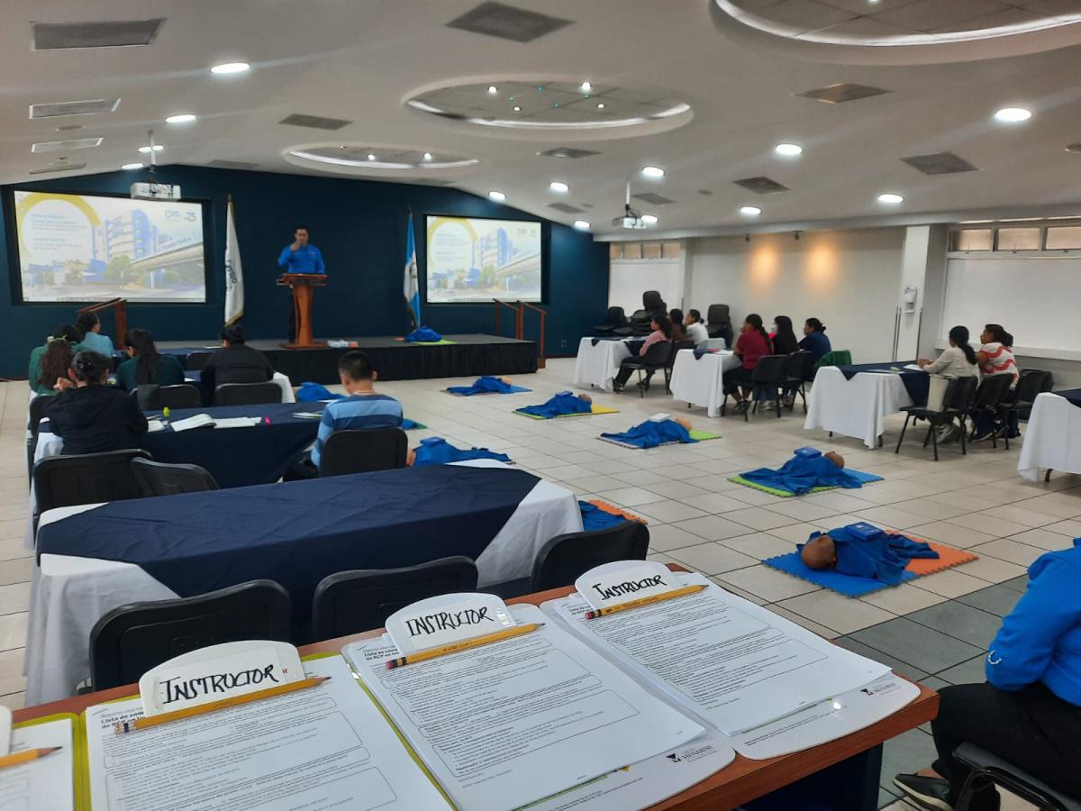 Capacitación Exitosa para Auxiliares de Enfermería y Médicos Residentes en Hospital Centro Médico Capacitación Exitosa para Auxiliares de Enfermería y Médicos Residentes en Hospital Centro Médico