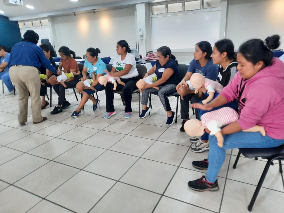 Capacitación Exitosa para Auxiliares de Enfermería y Médicos Residentes en Hospital Centro Médico Capacitación Exitosa para Auxiliares de Enfermería y Médicos Residentes en Hospital Centro Médico