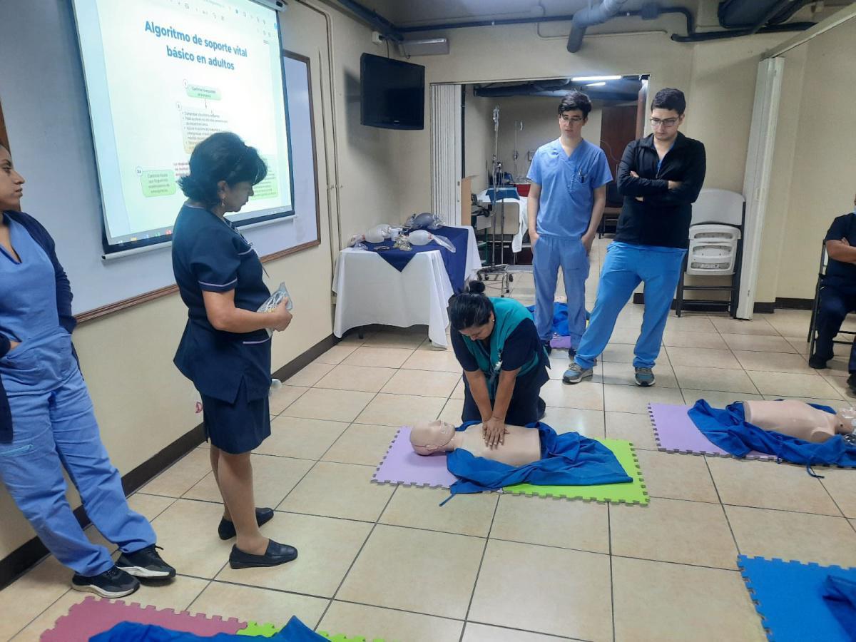 Práctica Mensual con Médicos Residentes y Supervisoras de Terapia Respiratoria Práctica Mensual con Médicos Residentes y Supervisoras de Terapia Respiratoria