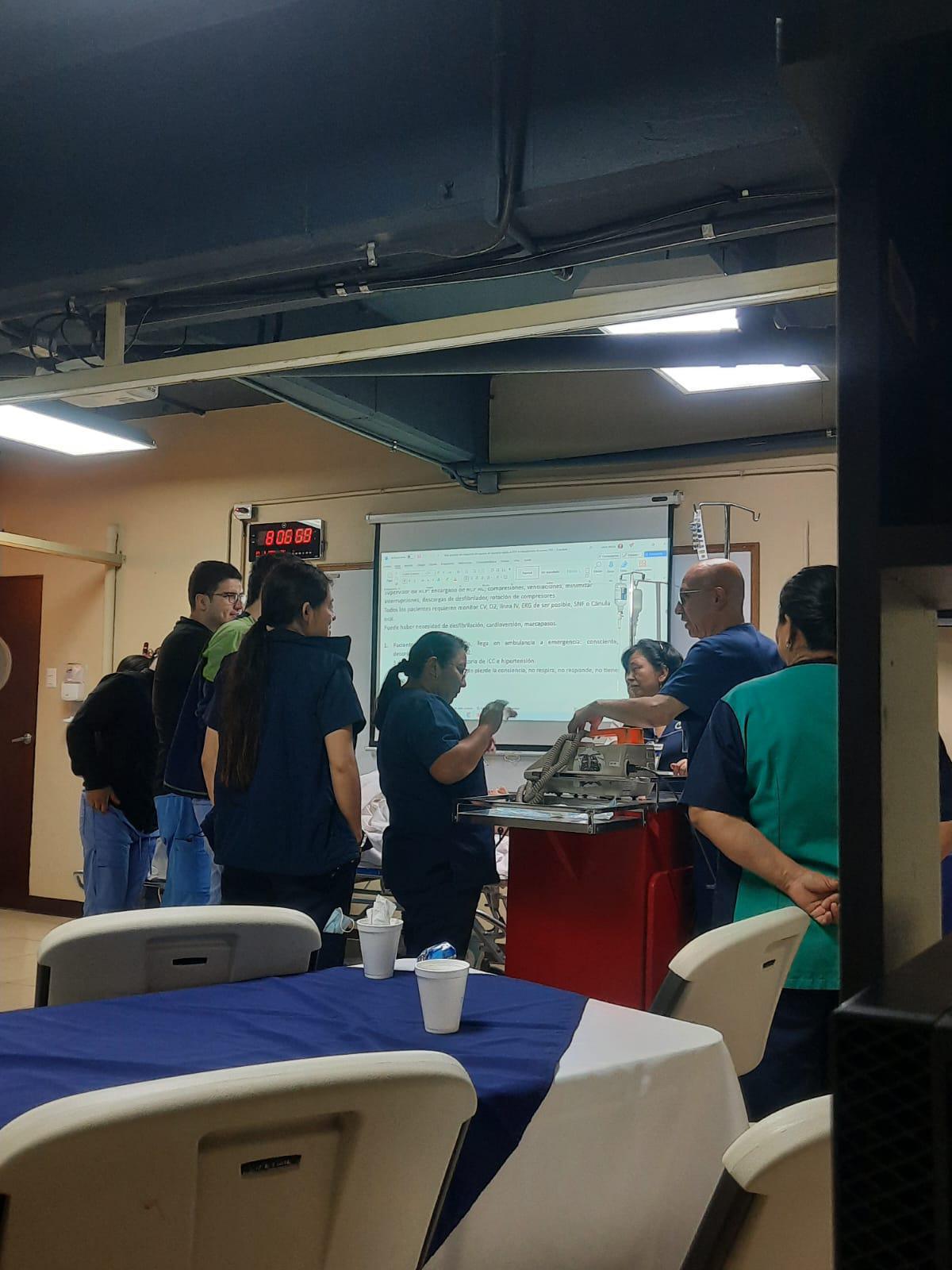 Práctica Mensual con Médicos Residentes y Supervisoras de Terapia Respiratoria Práctica Mensual con Médicos Residentes y Supervisoras de Terapia Respiratoria