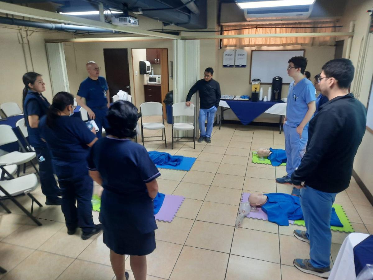 Práctica Mensual con Médicos Residentes y Supervisoras de Terapia Respiratoria Práctica Mensual con Médicos Residentes y Supervisoras de Terapia Respiratoria
