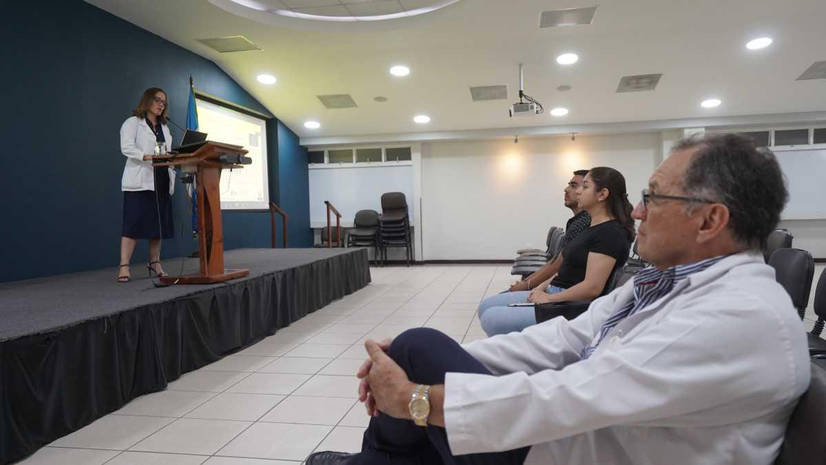 Conferencia Exitosa sobre el Manejo de Infecciones Multirresistentes en Hospital Centro Médico