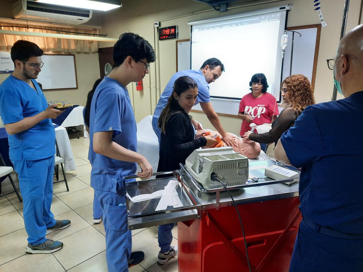 Práctica mensual RCP Avanzado Residentes y Enfermería Julio