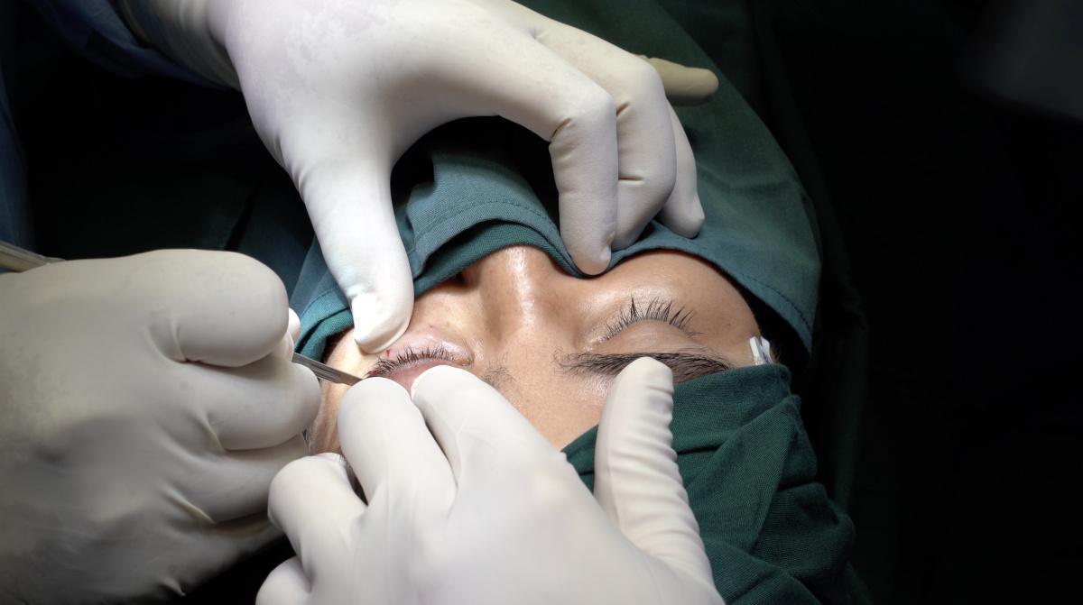 Tratamiento de paciente con fractura de la pared medial de la órbita Tratamiento de paciente con fractura de la pared medial de la órbita