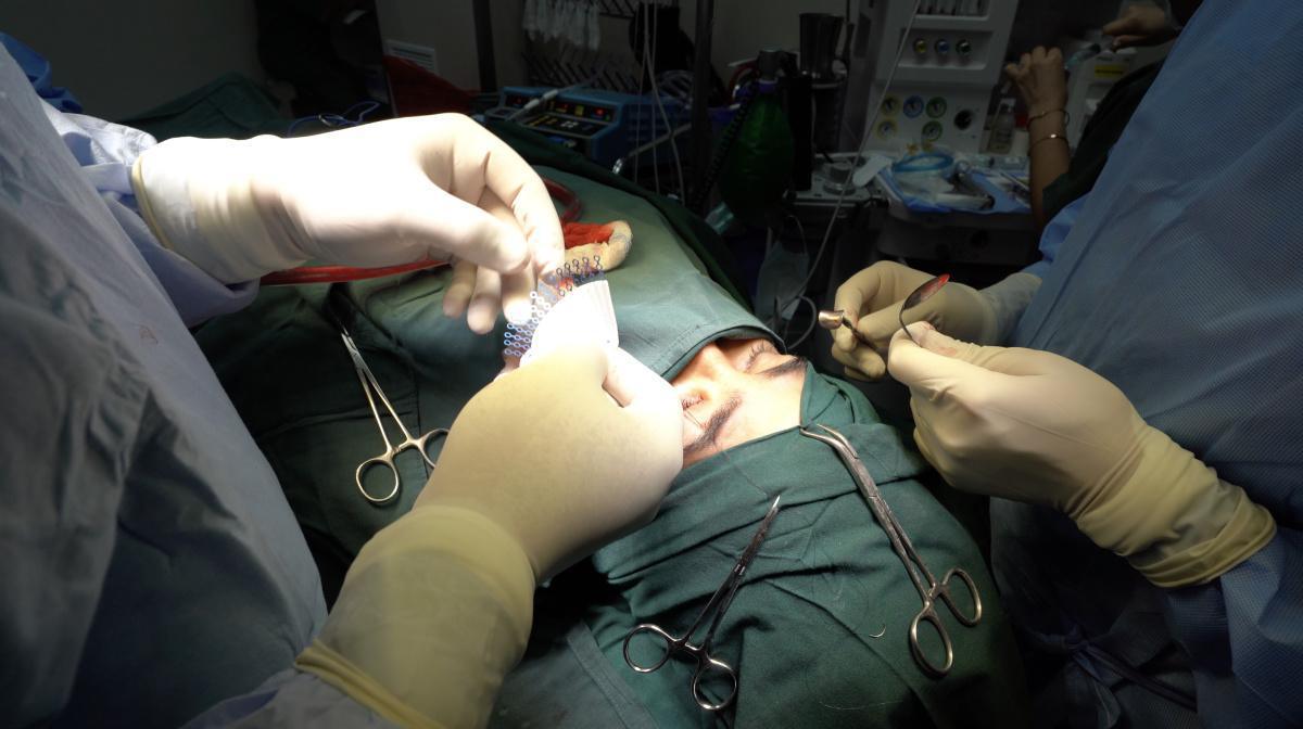 Tratamiento de paciente con fractura de la pared medial de la órbita Tratamiento de paciente con fractura de la pared medial de la órbita