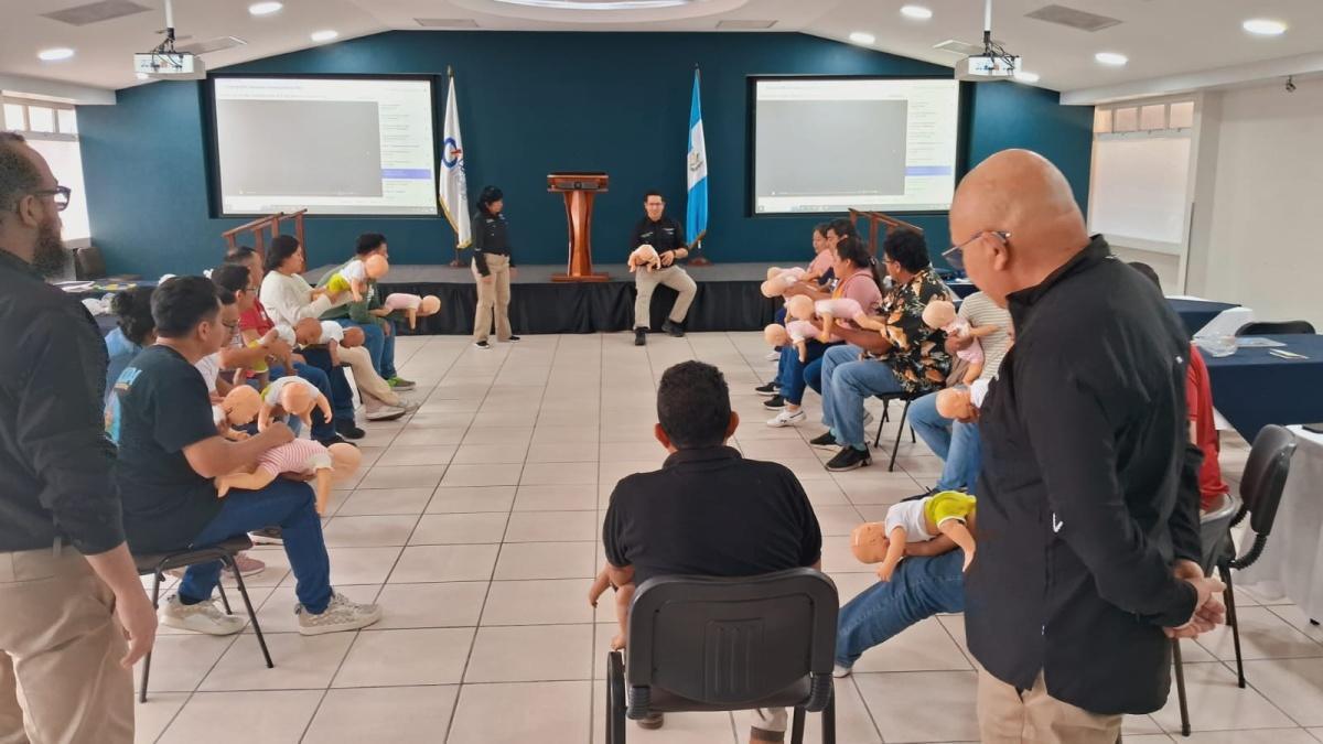 Capacitación en RCP para CORPOINSA: Extendiendo Habilidades de Emergencia a la Comunidad Empresarial Guatemalteca