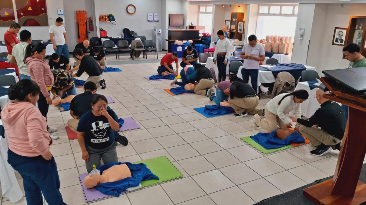 Capacitación en RCP para CORPOINSA: Extendiendo Habilidades de Emergencia a la Comunidad Empresarial Guatemalteca