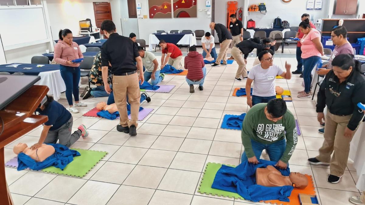 Capacitación en RCP para CORPOINSA: Extendiendo Habilidades de Emergencia a la Comunidad Empresarial Guatemalteca
