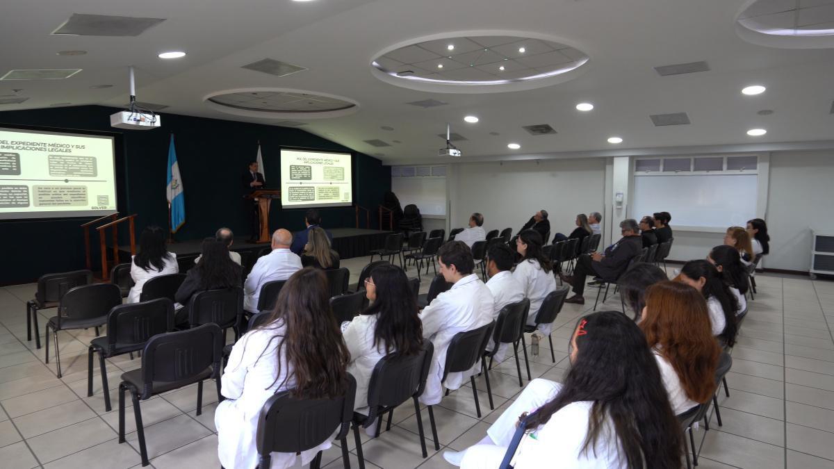 La práctica médica, el rol del expediente médico y sus implicaciones legales