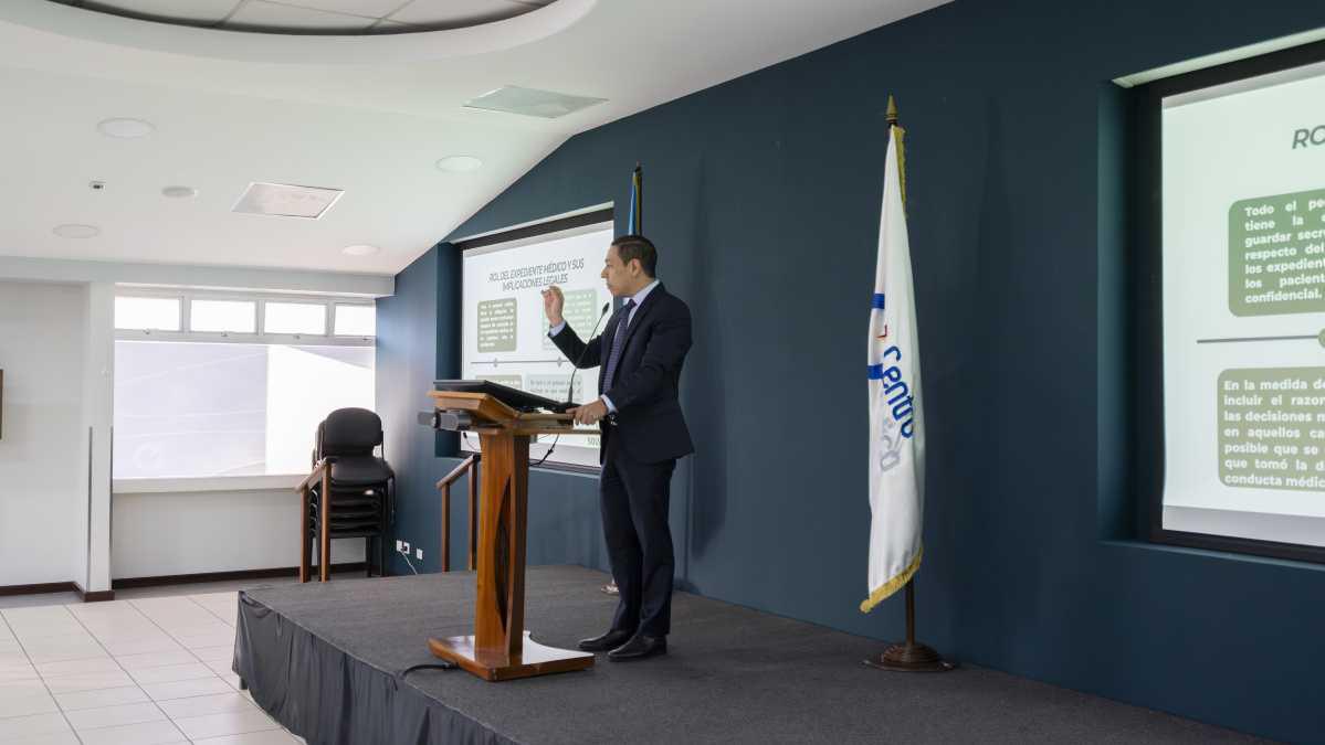 La práctica médica, el rol del expediente médico y sus implicaciones legales