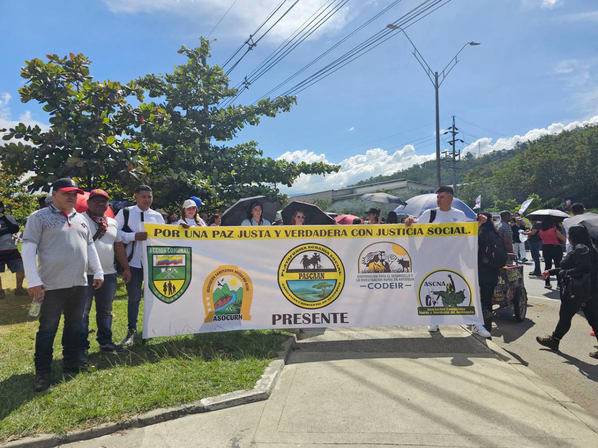 Marcha en Medellín: Líderes sociales y campesinos exigen nueva fiscal y respaldan al presidente Petro Marcha en Medellín: Líderes sociales y campesinos exigen nueva fiscal y respaldan al presidente Petro