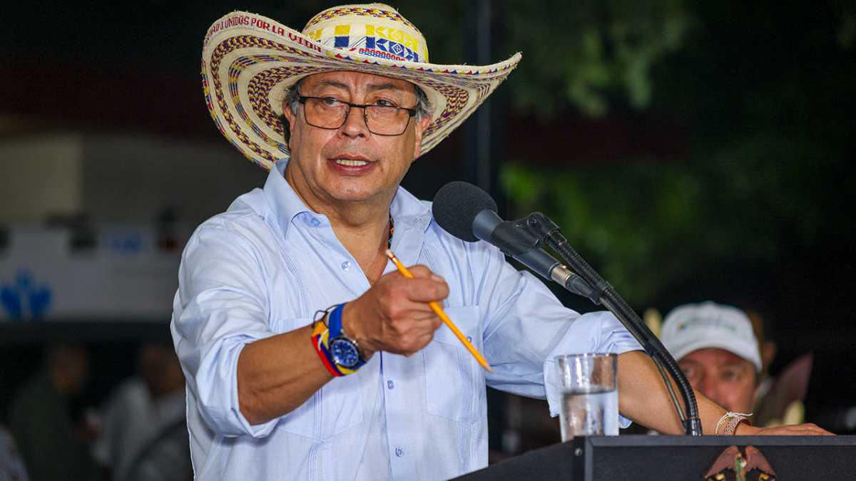 Presidente Gustavo Petro denuncia posible malversación de fondos en la construcción del túnel del Toyo y otras áreas públicas en Colombia Presidente Gustavo Petro denuncia posible malversación de fondos en la construcción del túnel del Toyo y otras áreas públicas en Colombia