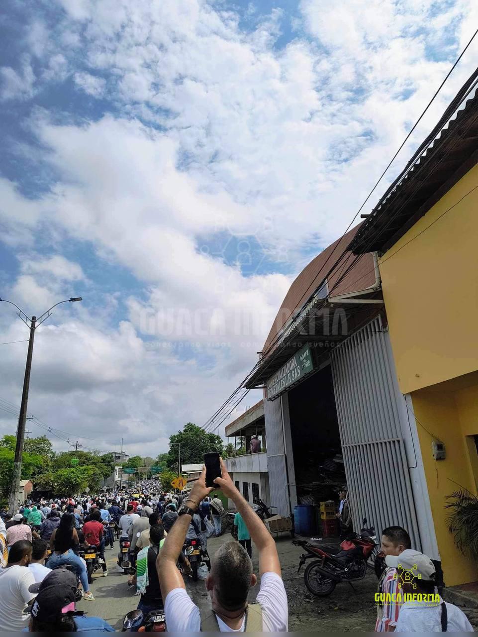 Marcha pacífica por la formalización minera: Mineros del Bajo Cauca se movilizan en Caucasia Marcha pacífica por la formalización minera: Mineros del Bajo Cauca se movilizan en Caucasia